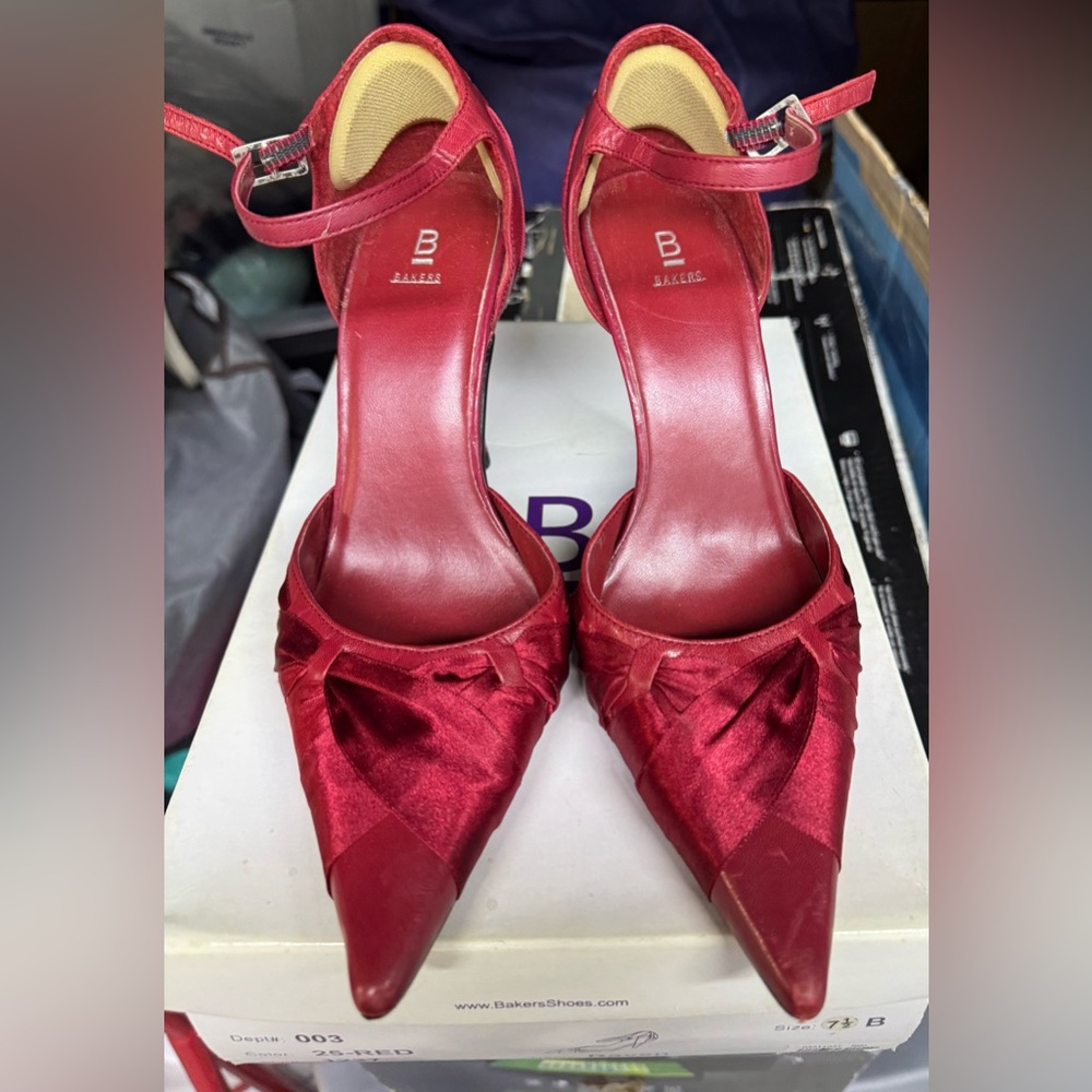 Bakers Pointed Toe Pumps